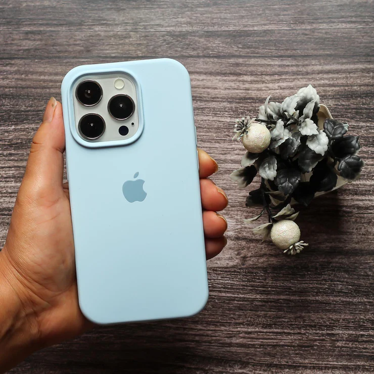 IPhone 16 pro back cover in transparent